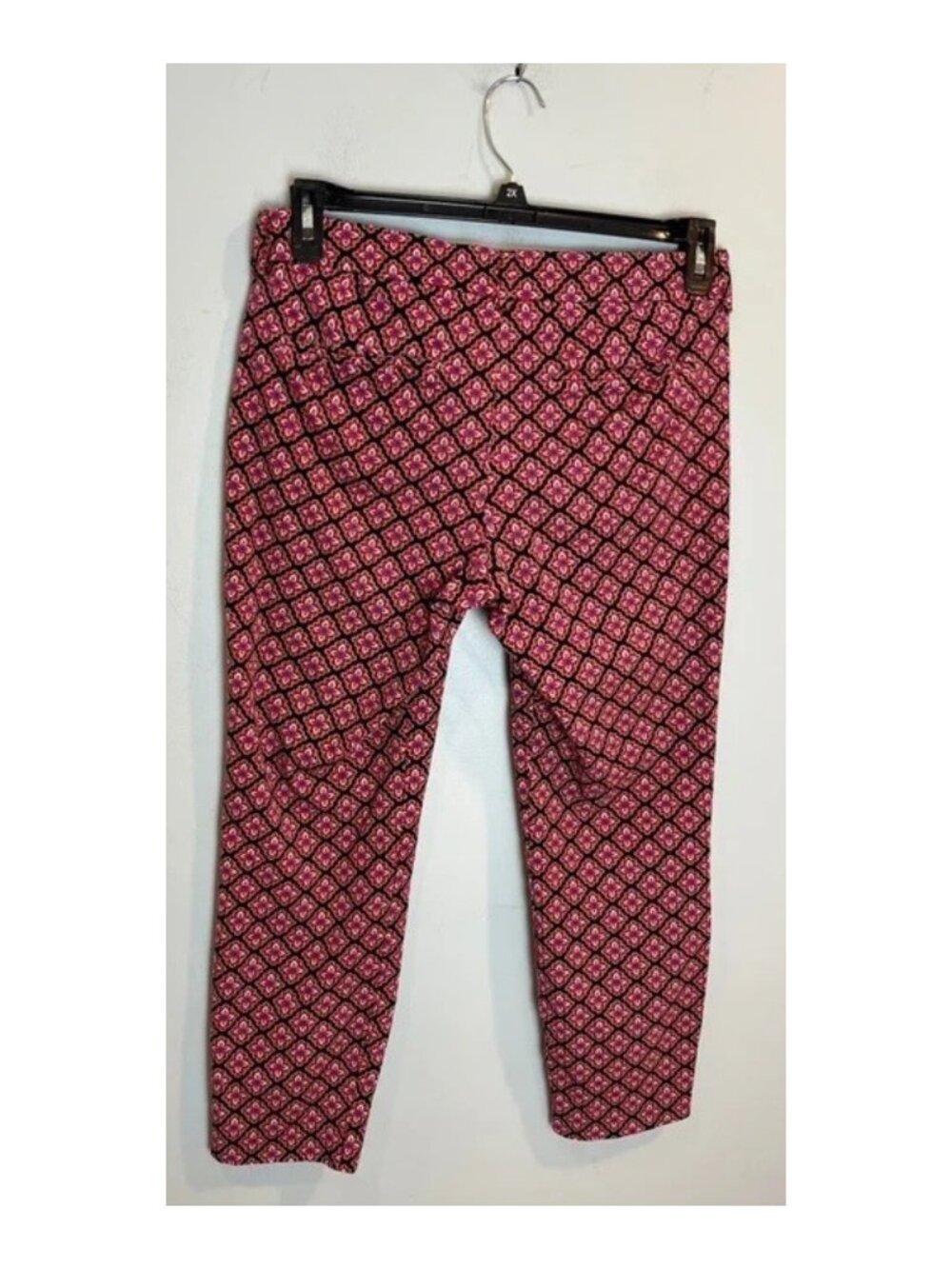 Old Navy Women's Floral Pattern Stretchy Ankle Pants Black And Red Size M - Picture 11 of 11